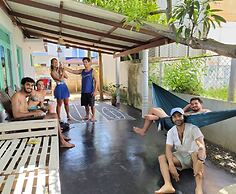 Happy hammocks, Weligama