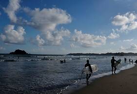 Happy hammocks, Weligama