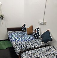 Happy hammocks, Weligama