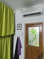 Happy hammocks, Weligama