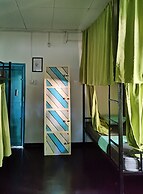 Happy hammocks, Weligama