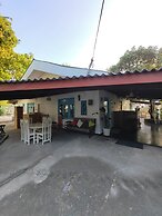 Happy hammocks, Weligama