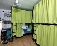 Happy hammocks, Weligama