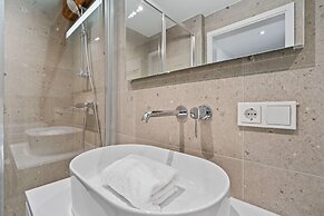 Escape to Clausen Stylish ApartmentID212