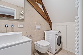 Escape to Clausen Stylish ApartmentID212