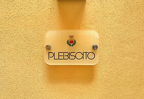 The Quarters Naples Apartment