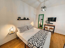 The Quarters Naples Apartment