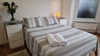 1 Bed Flat - Sleeps 2 - Pets - Parking - Wifi