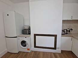 1 Bed Flat - Sleeps 2 - Pets - Parking - Wifi