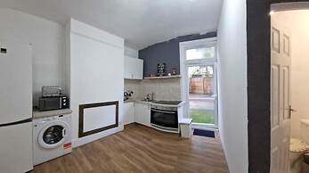 1 Bed Flat - Sleeps 2 - Pets - Parking - Wifi