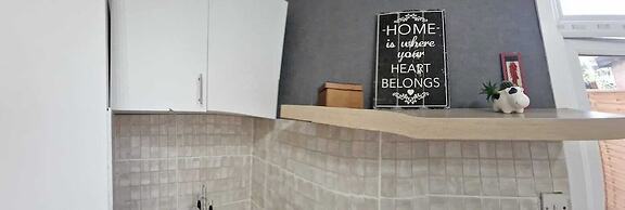1 Bed Flat - Sleeps 2 - Pets - Parking - Wifi