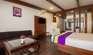 Treebo Premium Queen Of Hills Near Mall Road