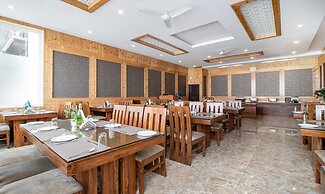 Treebo Premium Queen Of Hills Near Mall Road