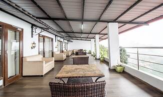 Treebo Premium Queen Of Hills Near Mall Road