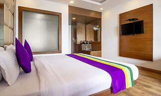 Treebo Premium Queen Of Hills Near Mall Road