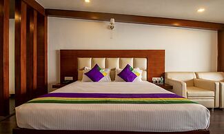 Treebo Premium Queen Of Hills Near Mall Road