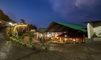 Treebo Premium Queen Of Hills Near Mall Road