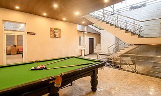 Treebo Premium Queen Of Hills Near Mall Road