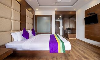 Treebo Premium Queen Of Hills Near Mall Road