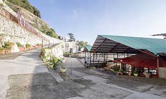 Treebo Premium Queen Of Hills Near Mall Road