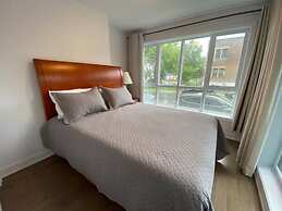 2001 Av. Beaconsfield