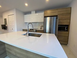 2001 Av. Beaconsfield