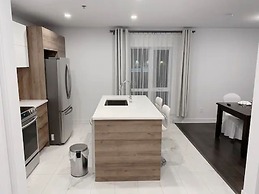 2001 Av. Beaconsfield