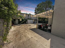 Jungle Fever Oasis Retreat BBQ Patio