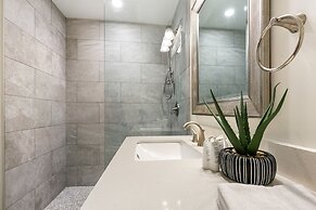 Chic 4Bed Oasis Steps from French Quarter Magic!