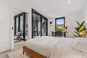 Charming Clausen Getaway Serene ID209