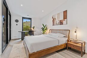 Charming Clausen Getaway Serene ID209