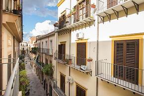 Magione Apartment With Terrace by Wonderful Italy