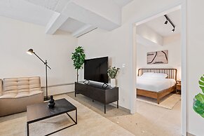 Clausen Charm Contemporary Retreat ID210