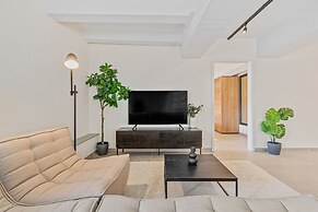Clausen Charm Contemporary Retreat ID210