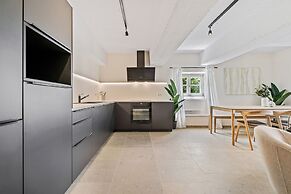 Clausen Charm Contemporary Retreat ID210