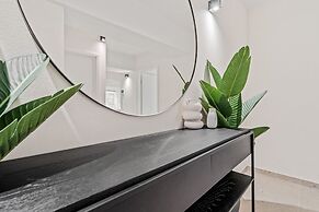 Clausen Charm Contemporary Retreat ID210