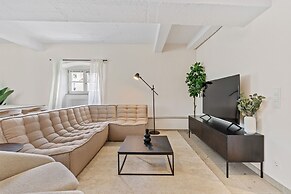 Clausen Charm Contemporary Retreat ID210