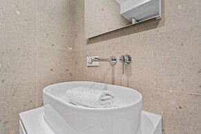 Clausen Charm Contemporary Retreat ID210