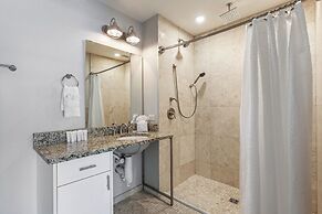 Upscale Condos and Penthouses Close to Canal & Bourbon St.