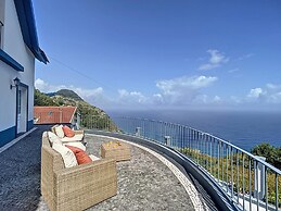 Vinhaticos House by Atlantic Holiday
