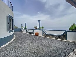 Vinhaticos House by Atlantic Holiday