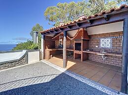 Vinhaticos House by Atlantic Holiday