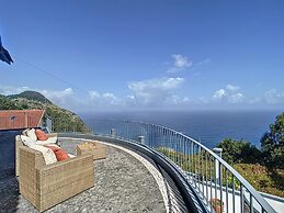 Vinhaticos House by Atlantic Holiday