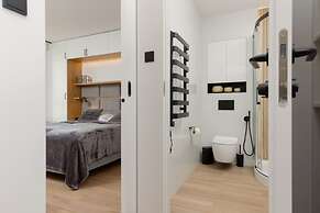 Piaseczno Stylish Apartment by Renters