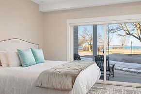 539 Bay St. Lake View Condo by Beach 102W