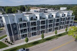 539 Bay St. Lake View Condo by Beach 102W