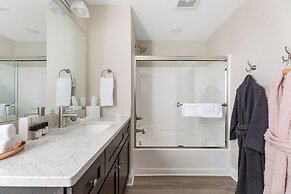 539 Bay St. Lake View Condo by Beach 102W