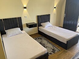 Camp Pyramids View Hotel