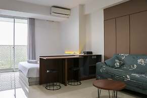 Beautiful Pool View Homey Spacious Studio At West Vista Apartment