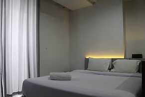 Beautiful Pool View Homey Spacious Studio At West Vista Apartment